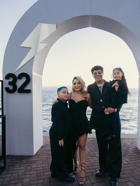 $!Eduin junto a dos de sus hijos y su esposa Daysi Anahy.