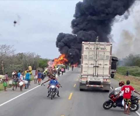Explota pipa tras choque en Colombia: mueren 7 y hay 49 heridos