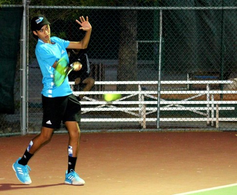 Mazatlecos se abren paso en la eliminatoria estatal de tenis