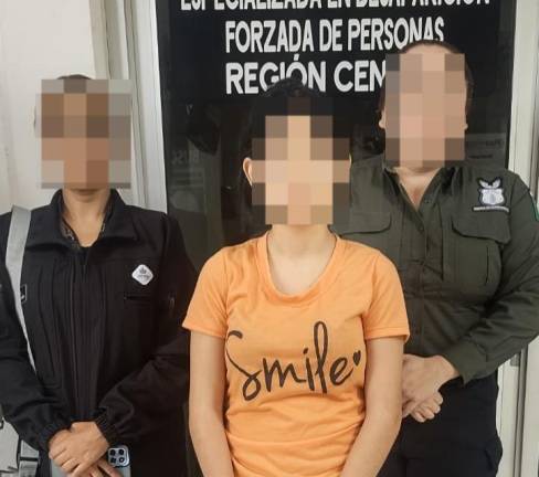 El Ministerio Público de Culiacán la mantuvo en resguardo y protección hasta que personal de la Fiscalía de Jalisco acudió a recogerla.