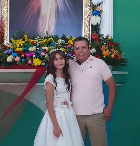 Realizan su primera comunión Paloma y Nahomy