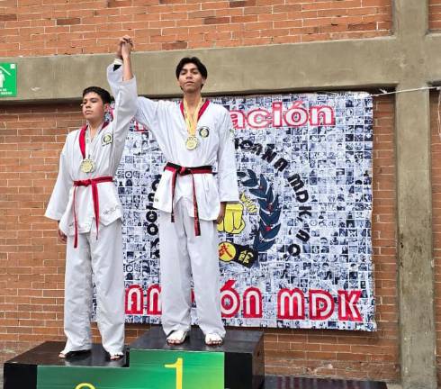 Daniel Heliodoro Morales Domínguez sube a lo más alto del podio.