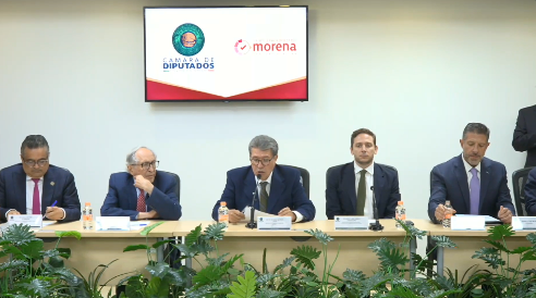 Conferencia de prensa en la Cámara de Diputados sobre acuerdos con empresas refresqueras.