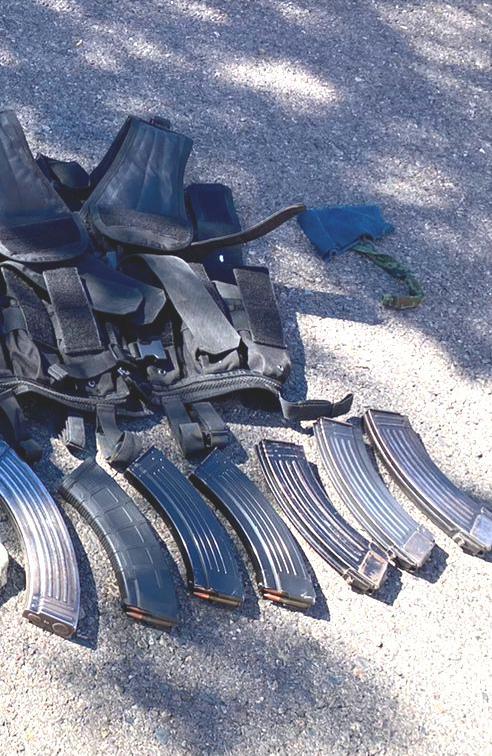 $!Localizan armas, tomas clandestinas y contenedores con combustible en Sinaloa y Jalisco