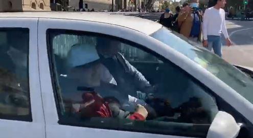 El Presidente sale de Palacio Nacional para ir a practicar deporte.