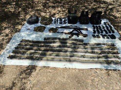 $!Marina y Ejercito aseguran armas y granadas en Culiacán