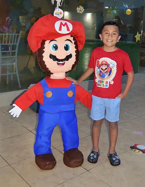 $!Paulo pasa un cumpleaños feliz con Super Mario Bros.