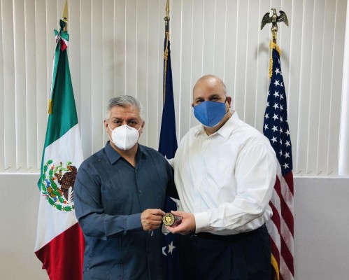 Cónsul de EU entrega a SSP Sinaloa llaves de vehículos todo terreno donados por Iniciativa Mérida