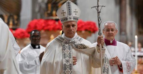 El Papa León XIV celebra la misa de fin de año en la Basílica de San Pedro.