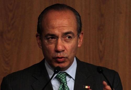 El Presidente dice a La Jornada que si EU solicitara la extradición de Calderón, México la concedería