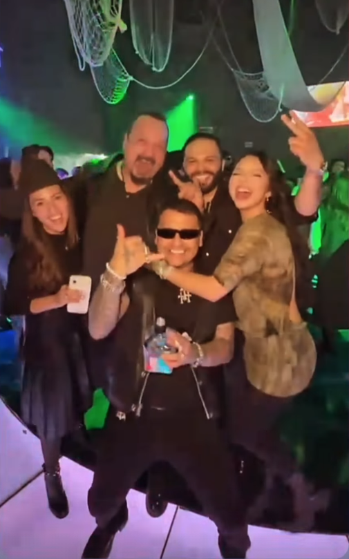 $!En su cumpleaños, regala Ángela Aguilar un caballo a Christian Nodal