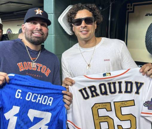 José Urquidy recibió el martes la visita de Memo Ochoa.