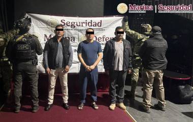 Cuatro personas son detenidas y 39 vehículos, incluidos automóviles de alta gama, son asegurados durante cinco cateos realizados en Puebla y San Andrés Cholula.