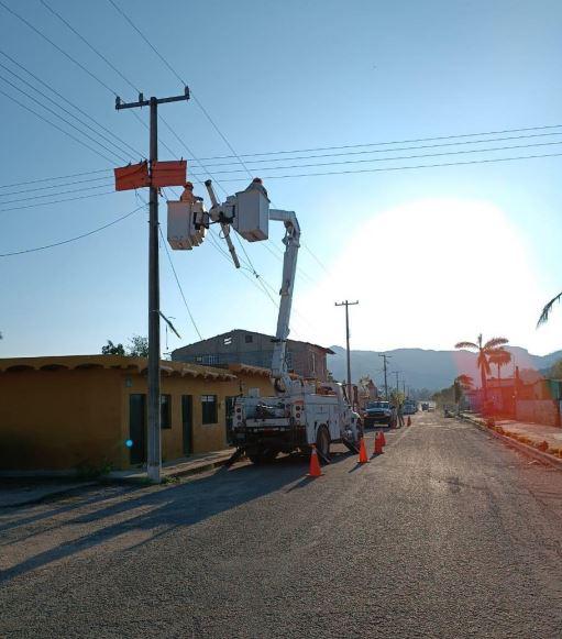 $!Restablece CFE al 100% el servicio eléctrico afectado por el huracán Roslyn