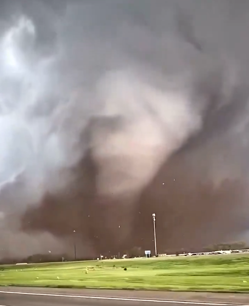 $!Acechan más de 100 tornados a ciudades de Estados Unidos en fin de semana