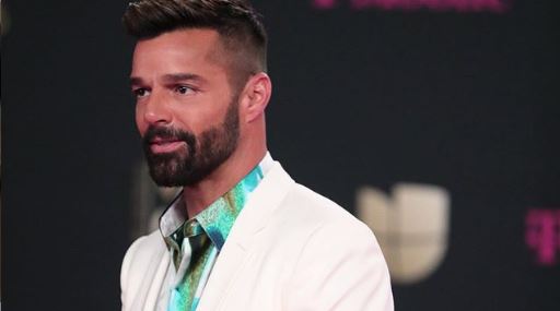 Son brutos e ignorantes: Ricky Martin insulta a los que no hacen cuarentena