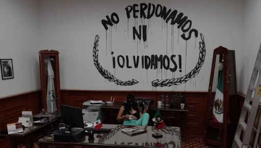 Mujeres piden renuncia de titular de CNDH y dicen que tomarán sedes en estados