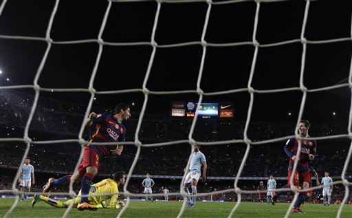 Penal de Leo Messi suscita admiración y controversia