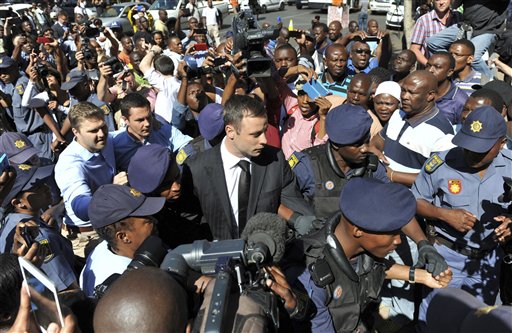 Premanecerá Oscar Pistorius bajo arresto domiciliario