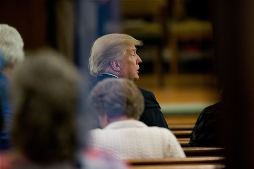 Le leen la ‘cartilla’ a Trump en iglesia