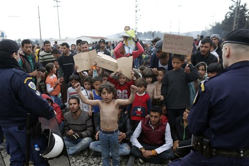 Desbordan refugiados fronteras de Europa