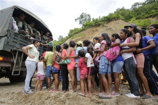 Aumentan impuestos para reconstruir Ecuador