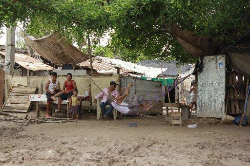 $!Teodora y su familia fueron de las primeras evacuadas cuando el dren comenzó a desbordarse