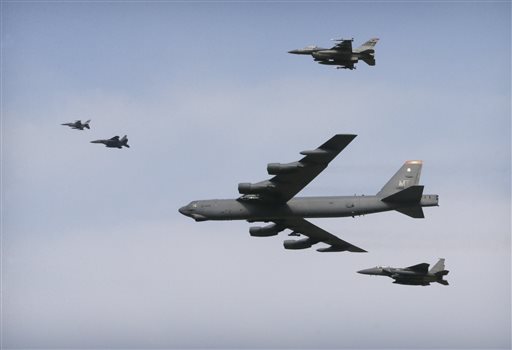 Amenaza EU a Corea del Norte con bombardero