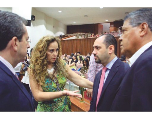 Coordinadores parlamentarios del PRI, PAN y Panal, con Aarón Rivas, en la pasada Legislatura.