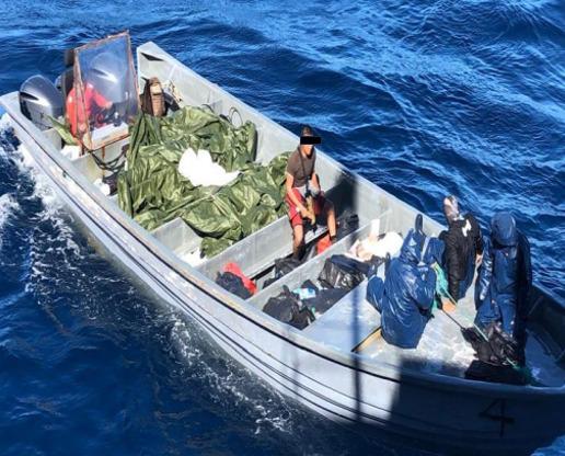 $!Aseguran embarcación con más de 2 mil kilos de presunta cocaína