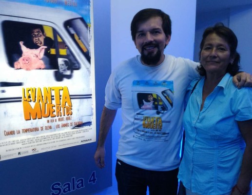 Estrena su película y dialoga con el público