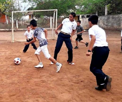 Vibran niños con el futbol en Puerta de Canoas