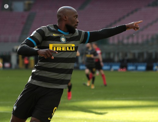 Lukaku anotó un gol y participó en los otros dos tantos de su equipo. (Twitter @Inter_es)