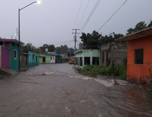 Vecinos temen desbordamiento de laguna en la cabecera de Rosario