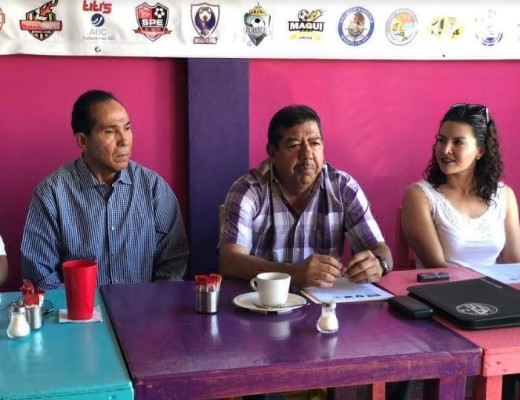 Víctor Barboza explica los pormenores del circuito.