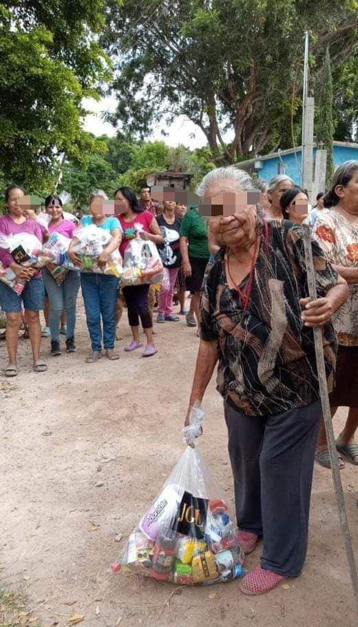 $!Difunden en redes supuesta repartición de despensas de parte del ‘Chapo’ Guzmán