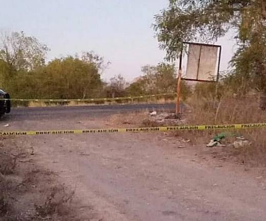 El cuerpo de una mujer fue hallado en un camino de terracería en el poblado de Pericos, en Mocorito.