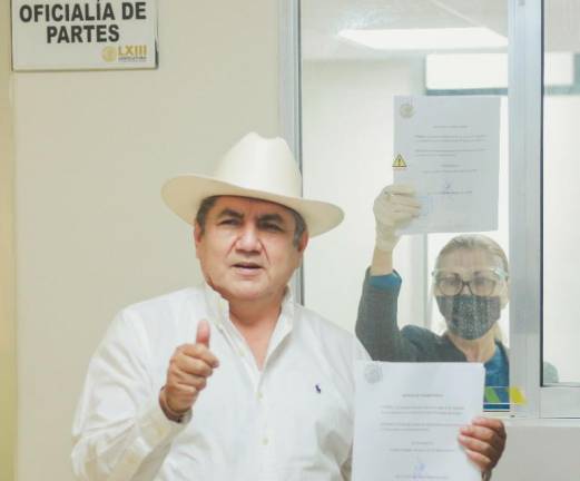 El Diputado Faustino Hernández al presentar las propuestas