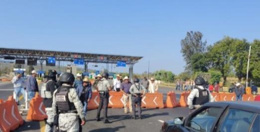 $!Bloqueo carretero en Michoacán.