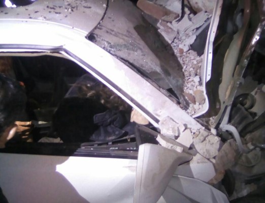 En Guasave, un coche deportivo choca contra una vivienda y mueren tres