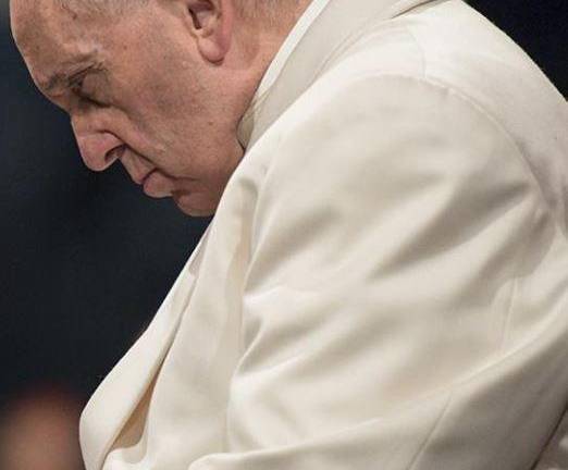 El Papa Francisco habla por teléfono con Zelenski y lo invita a visitar Ucrania