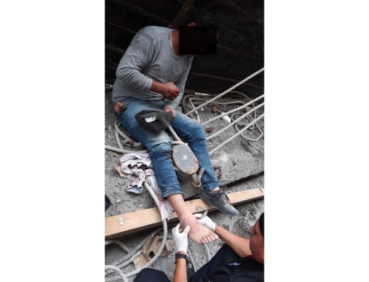Resultan lesionados dos trabajadores de la obra tras colapsar un andamio en el Centro, en Mazatlán
