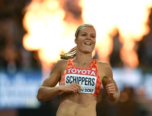 Schippers gana de punta a punta los 200 metros en Mundiales