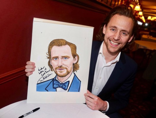 Tom Hiddleston cumpleaños y lo celebran en redes sociales