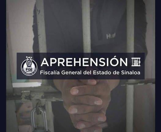 El hombre fue localizado afuera del domicilio y se le fue encontrada un arma.