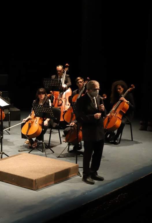 $!Gordon Campbell dirigió por primera vez a la Orquesta Ángela Peralta.