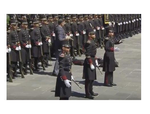 Cadete se desmaya frente a EPN durante ceremonia en el Castillo de Chapultepec