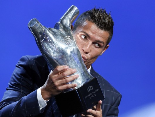 Cristiano Ronaldo gana premio al Mejor Jugador de la UEFA