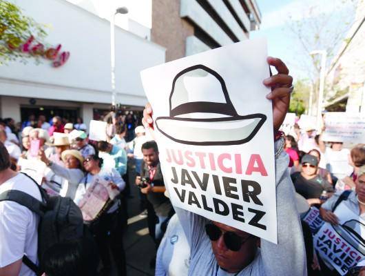 En diversas manifestaciones, se ha exigido justicia para el periodista Javier Valdez.