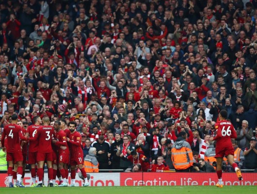 El Liverpool consigue su octava victoria consecutiva luego de derrotar 2-1 al Leicester City
